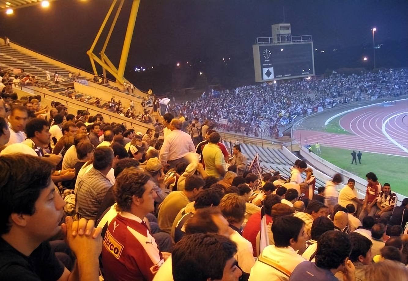 莱万多夫斯基回归赛场，逆转首场状态亮眼，皇家马德里观众沸腾！