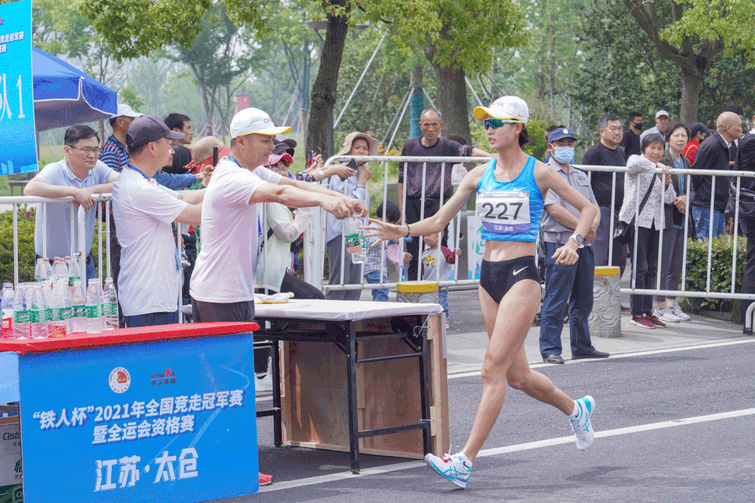 包含哈兰德重返赛场，出色发挥首场状态出色，MAD观众沸腾！的词条