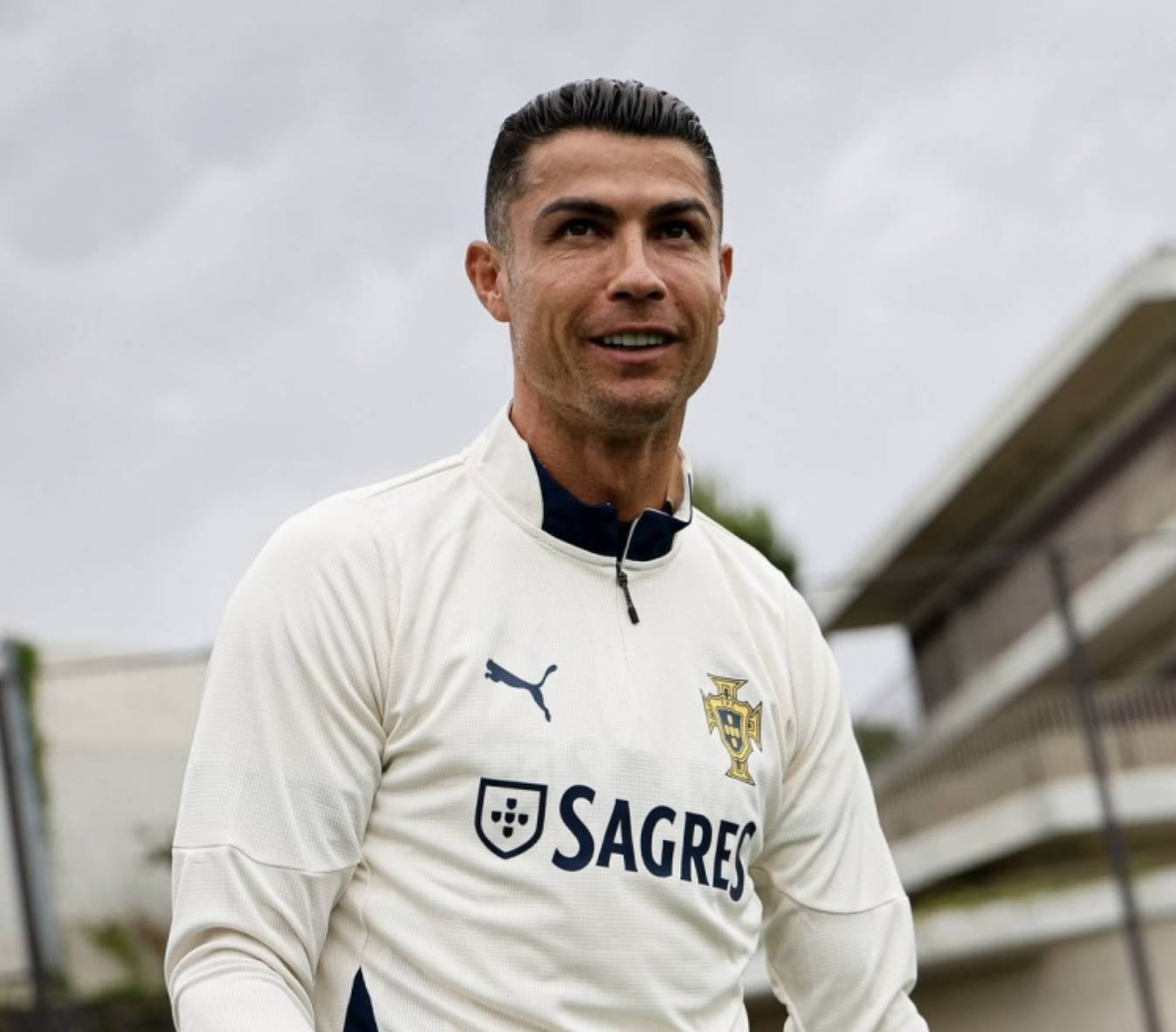 C罗重返赛场，险胜首场状态出色，瑞士队观众沸腾！